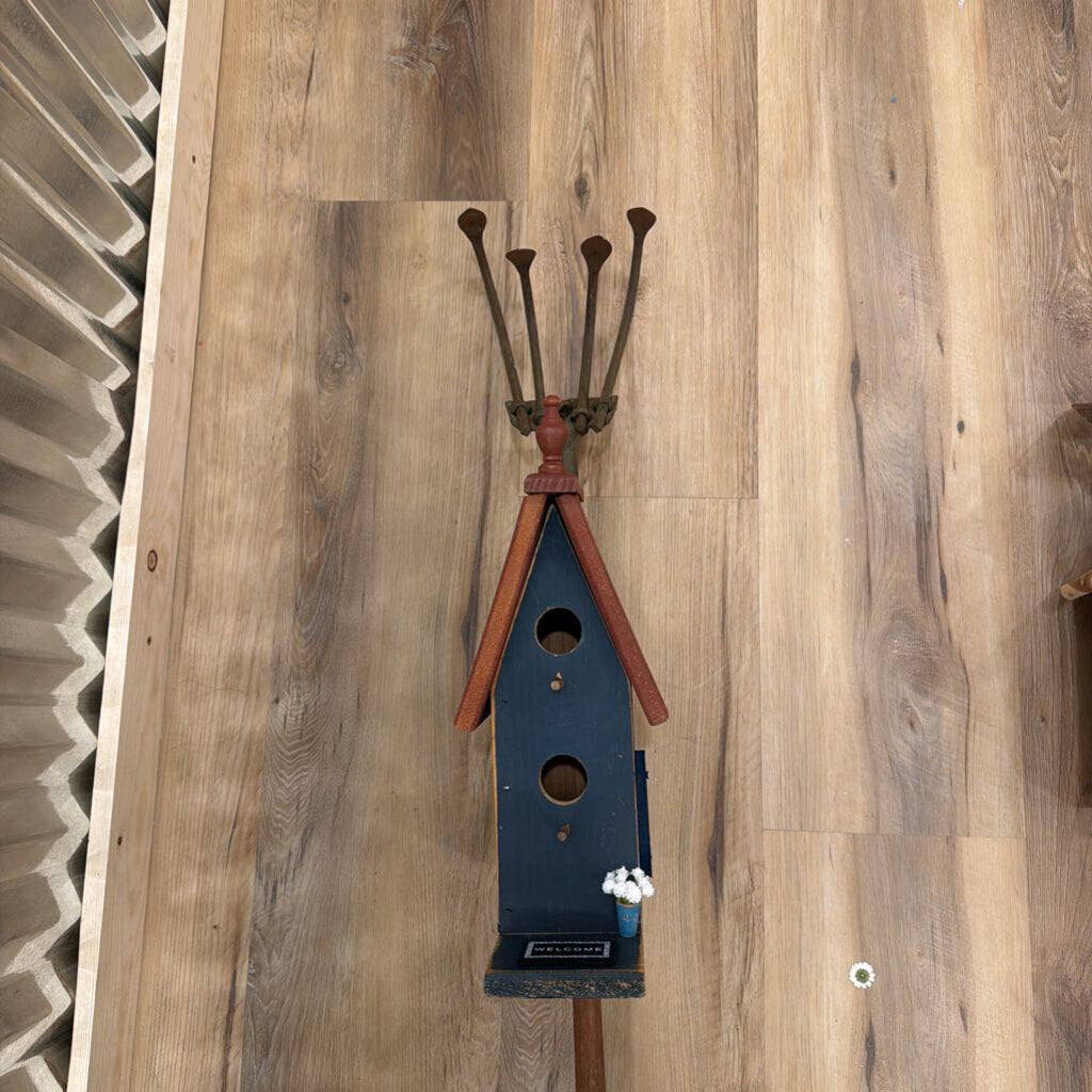 Repurposed Old Garden Tool Birdhouse 2