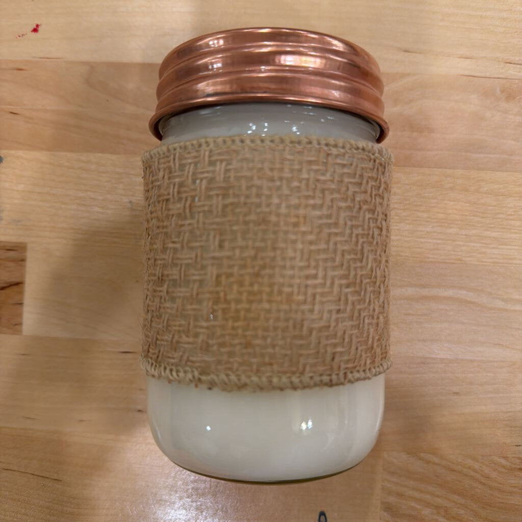 12oz Pistachio & Salted Carmel Candle