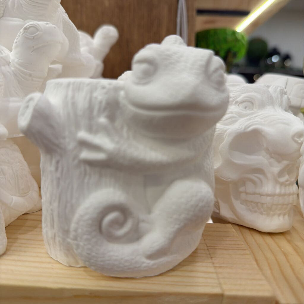 Unpainted Lizard Pot