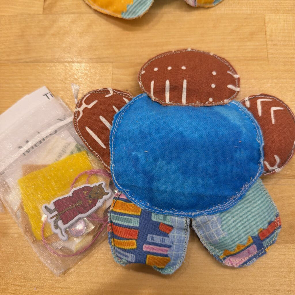 7 Hand Crafted Dolls w/build a mini book