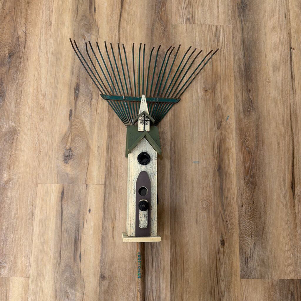 Repurposed Old Garden Tool Birdhouse 4