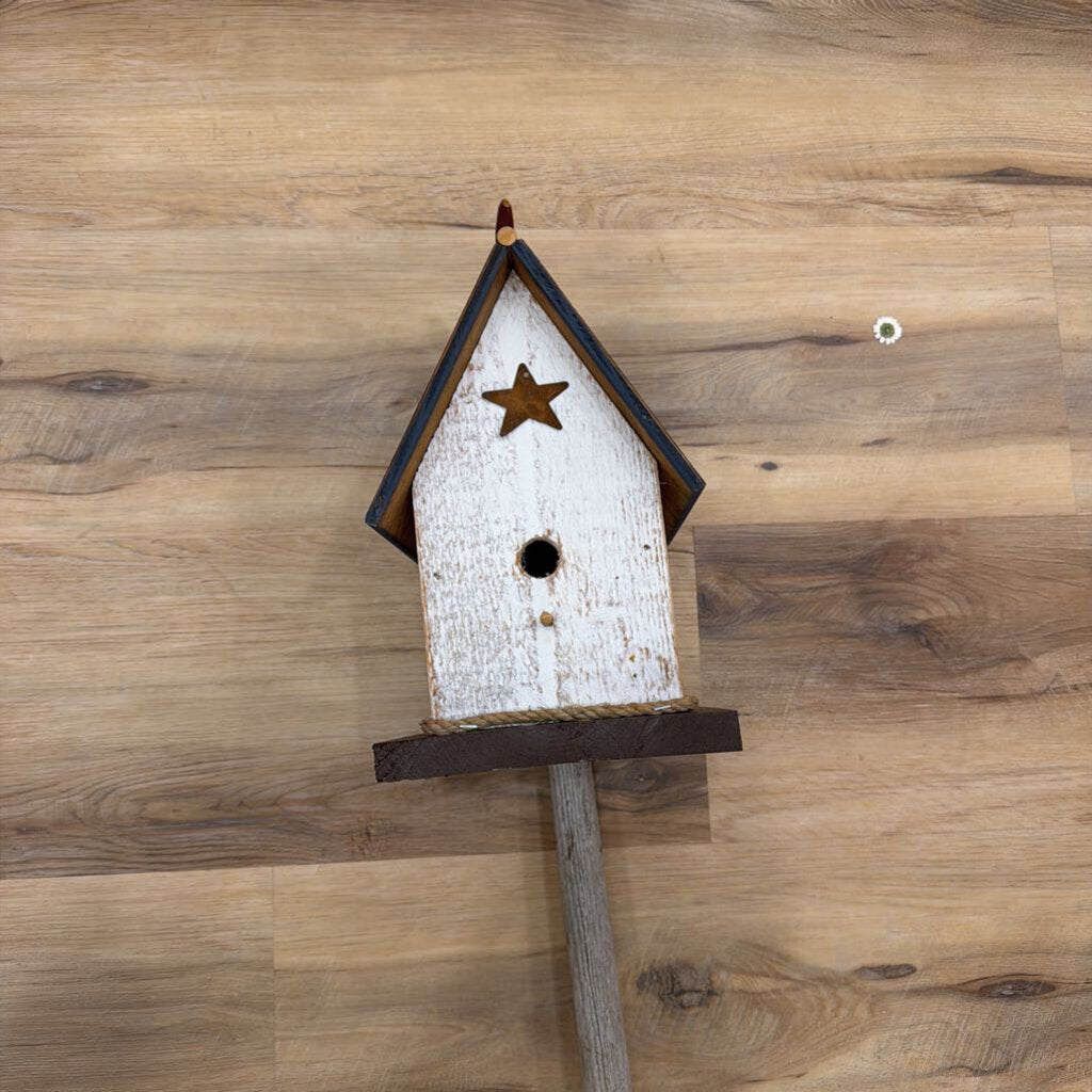 Repurposed Old Garden Tool Birdhouse