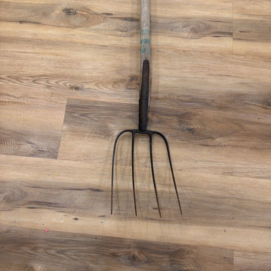 Repurposed Old Garden Tool Birdhouse